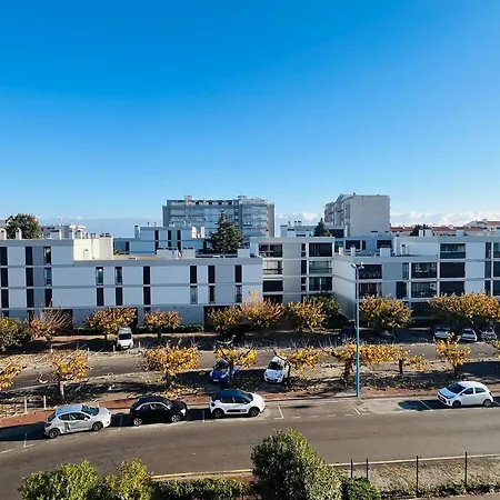 T2 Rénové Au Port Avec Loggia Ensoleillée Et Parking Privatif - Fr-1-309-506