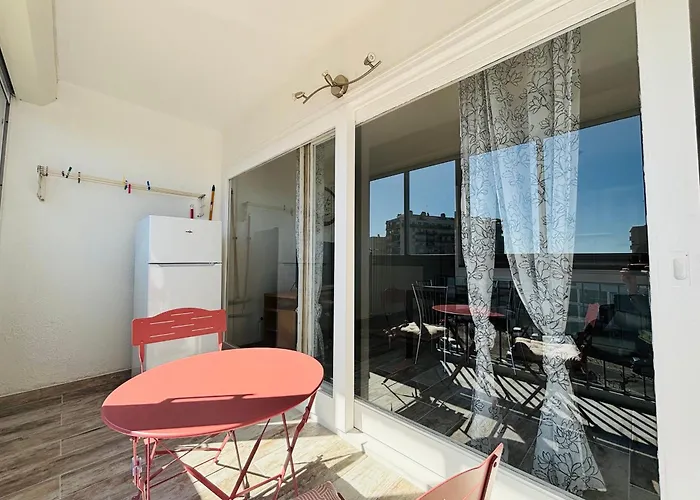 Apartment Saint-cyprien : T2 Moderne Avec Loggia Et Parking - Fr-1-309-506